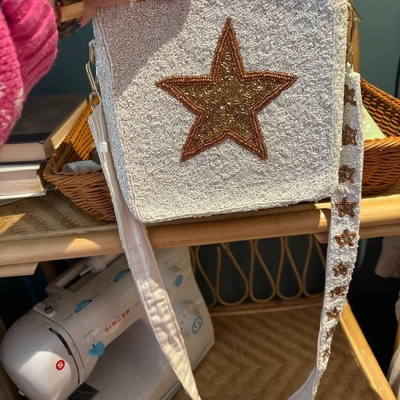 Jen&Co White and Gold Star Embellished Women's Bag - Picture 2 of 4